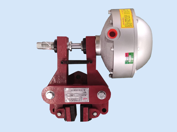 2、图二为QDE常闭式钳盘式制动器,比较常用在较大扭矩的刹车,如钢材加工设备等;